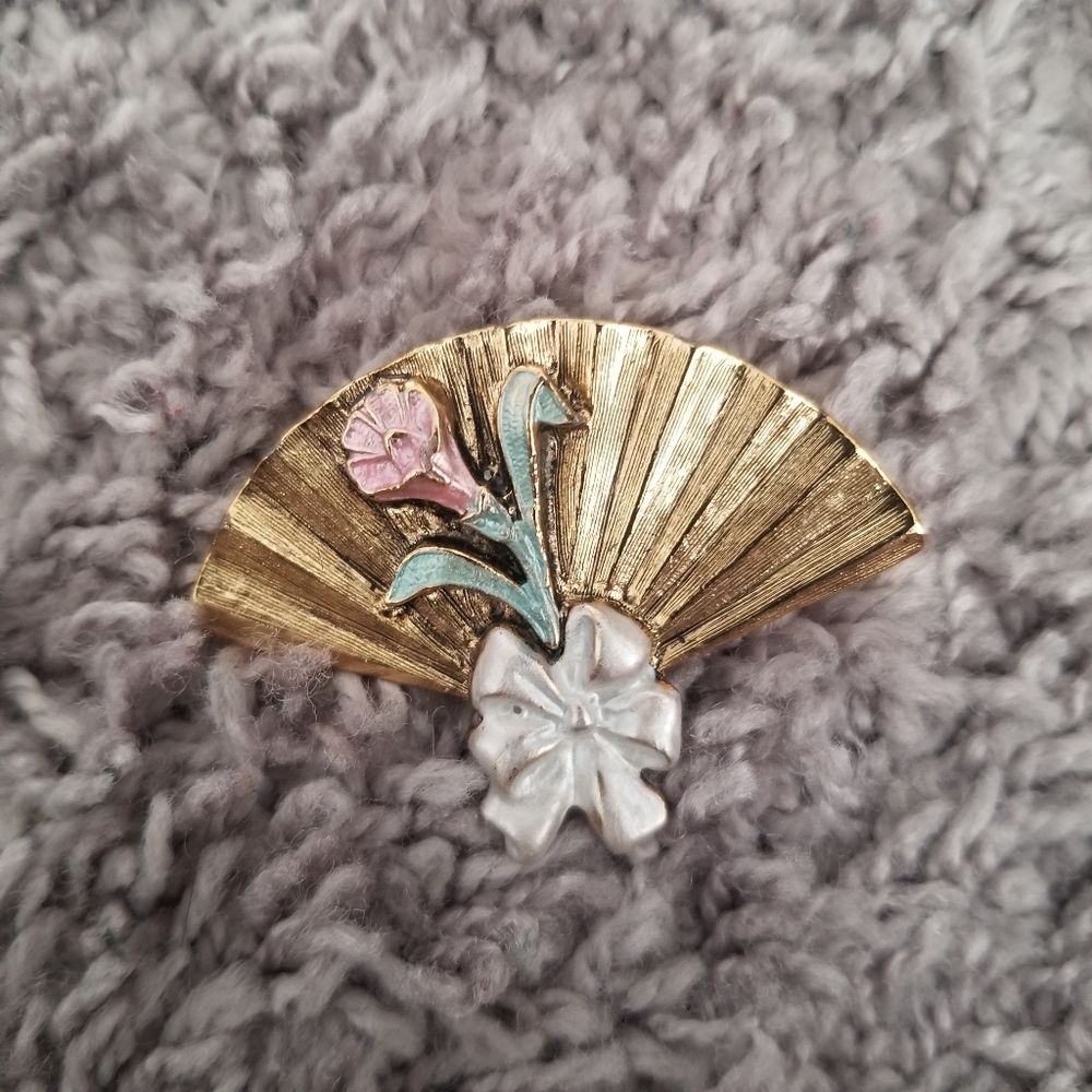 Vintage Gold Fan Pink Flower & White Bow Brooch